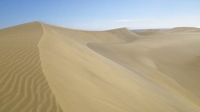 Eu não tenho onde morar, é por isso que eu moro na areia